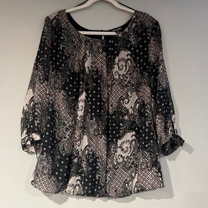 Roz & Ali Like New Metallic chiffon Lined Printed Blouse with Tie Sleeve Detail